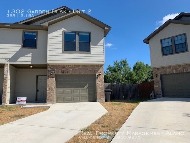 1302 Garden Dusk-Unit -Unit 2 in San Antonio, TX - Building Photo - Building Photo