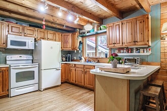 76 N Bridgton Rd in Waterford, ME - Foto de edificio - Building Photo