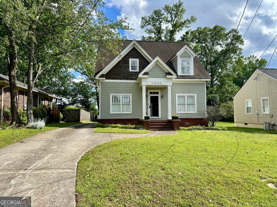 1594 Hardin Ave in College Park, GA - Building Photo