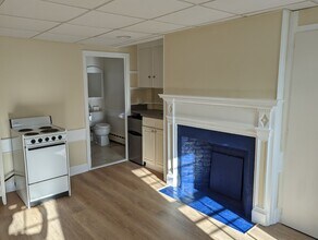 24 North St, Unit 8 in Plymouth, MA - Building Photo - Building Photo