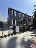 5520 Franklin Ave in Los Angeles, CA - Building Photo