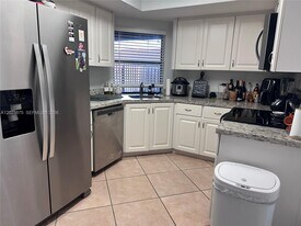 15205 SW 48th Terrace in Miami, FL - Building Photo