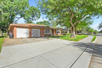 1510 Narcille St in Baytown, TX - Building Photo - Building Photo