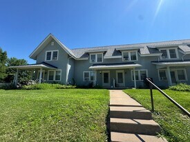 412 15th Ave in Moline, IL - Building Photo