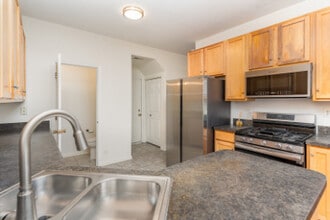 593 Springbrook Trl N, Unit 593 in Oswego, IL - Building Photo - Building Photo