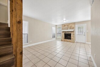 8329 Fathom Cir in Austin, TX - Foto de edificio - Building Photo