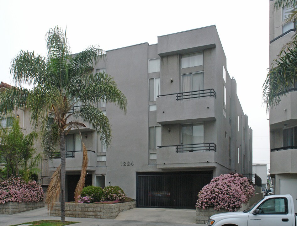 1224 S Corning St in Los Angeles, CA - Building Photo