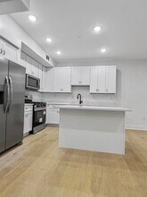 185 Mallory Ave in Jersey City, NJ - Building Photo - Building Photo