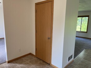 9141 Leaf Cir in Monticello, MN - Building Photo - Building Photo