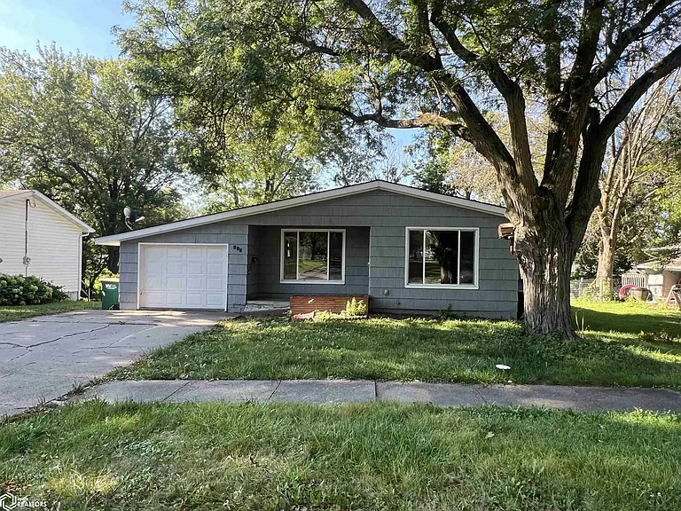 716 W Taylor Ave in Fairfield, IA - Building Photo