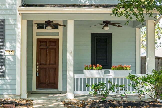 130 W Montfair Blvd in The Woodlands, TX - Building Photo - Building Photo