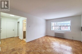 285-285 Park Lawn Rd in Toronto, ON - Building Photo - Building Photo