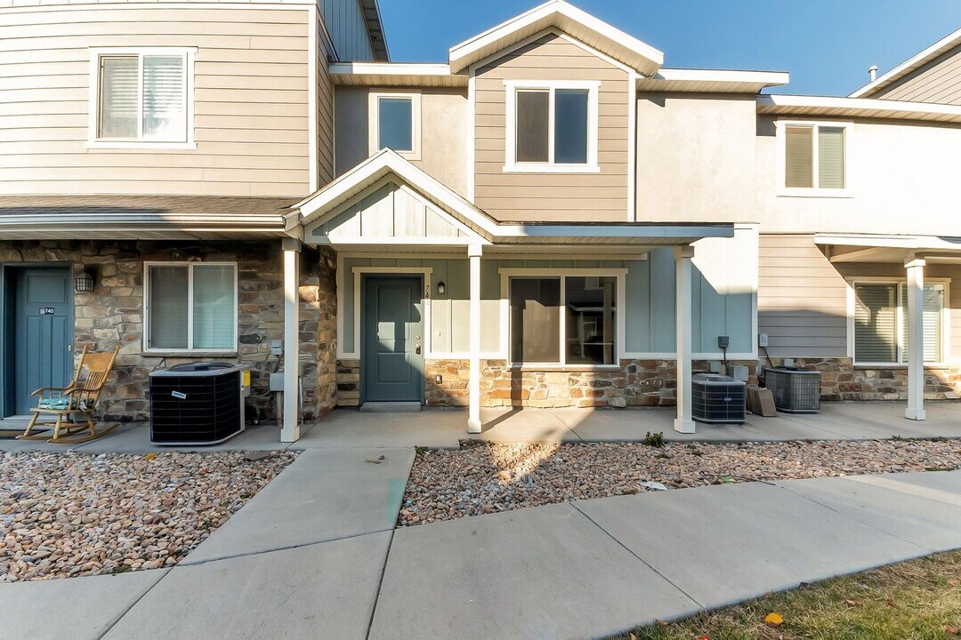 742 E 150 N in Vineyard, UT - Building Photo