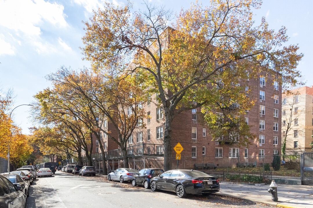 2385 Barker Ave in Bronx, NY - Building Photo