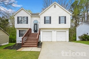 7029 New Dale Rd in Rex, GA - Building Photo