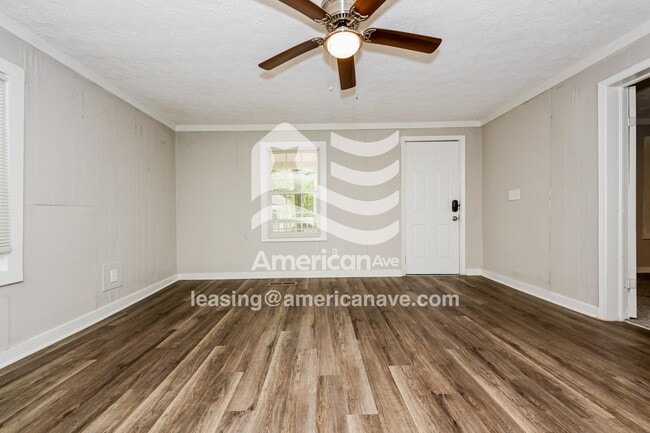 214 Peachtree St in Lagrange, GA - Foto de edificio - Building Photo