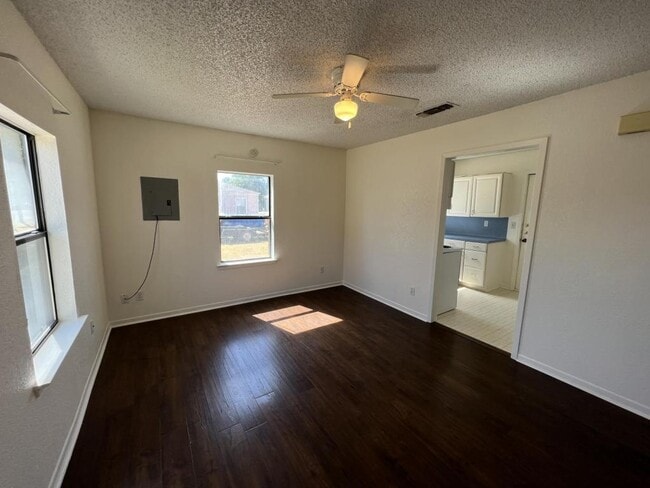 106 E Washington Ave in Copperas Cove, TX - Building Photo - Building Photo