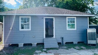 6321 Ezzard Charles Ln in Houston, TX - Building Photo