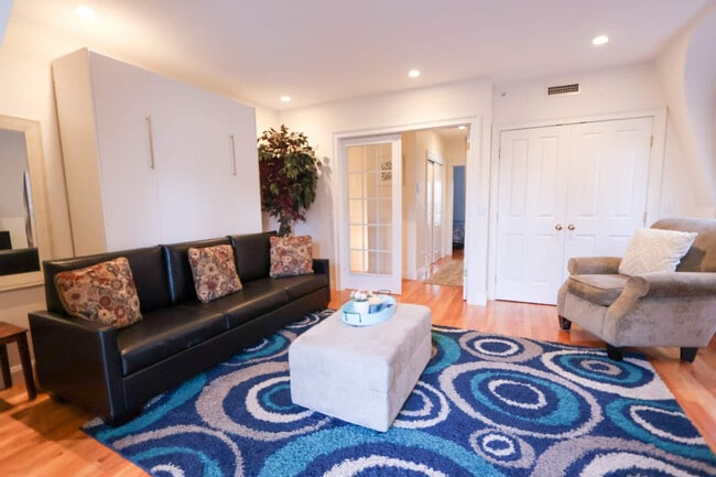 1 Harvard Square in Brookline, MA - Building Photo - Building Photo