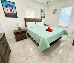 324 Van Buren St in Hollywood, FL - Building Photo - Building Photo