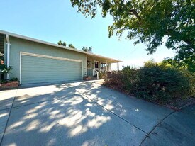 100 Fairfax Ct in Vallejo, CA - Building Photo