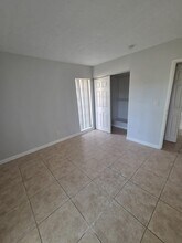 7003 NW 79th St in Tamarac, FL - Building Photo - Building Photo