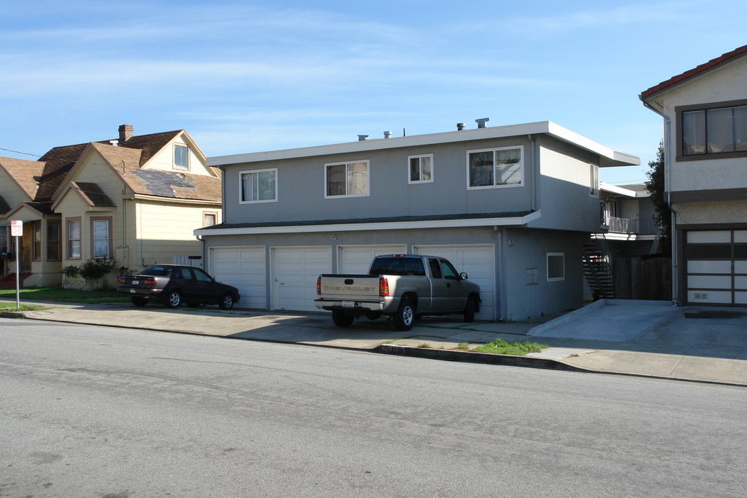 704 Olive Ave in South San Francisco, CA - Foto de edificio