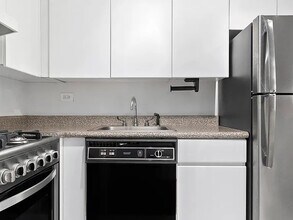 222 W 14th St in New York, NY - Building Photo - Building Photo