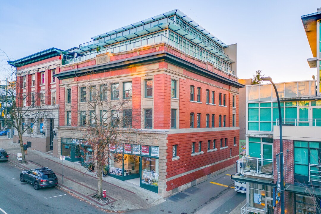 The Aberdeen Block in North Vancouver, BC - Building Photo