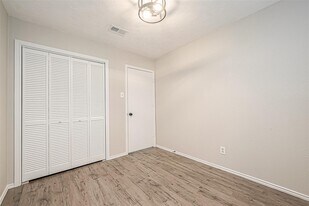 9247 Autumnsong Dr in Houston, TX - Building Photo