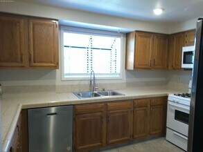 3905 Landsdown Pl in Las Vegas, NV - Building Photo - Building Photo