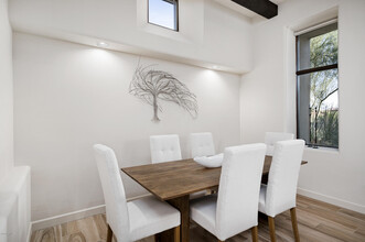 10071 E Graythorn Dr in Scottsdale, AZ - Foto de edificio - Building Photo