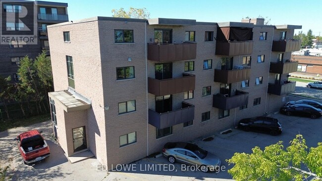 7 Fittons Rd E in Orillia, ON - Building Photo - Building Photo