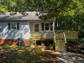 924-926 Grand Arbre Dr in Bedford, VA - Building Photo