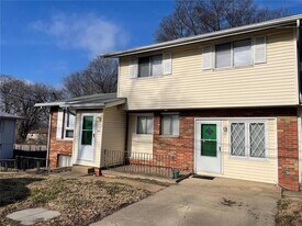 525 Sullivan St, Unit A in East Alton, IL - Building Photo