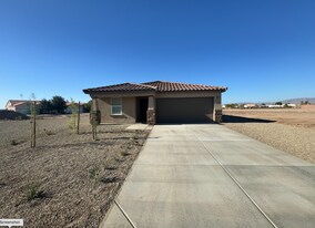 1820 Emily Dr in Mohave Valley, AZ - Building Photo