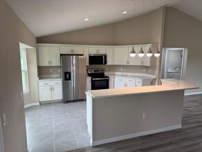 2435 SE 75th Blvd in Bushnell, FL - Building Photo - Building Photo