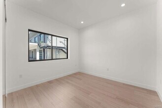 2155 Glenada Ave in Montrose, CA - Building Photo - Building Photo