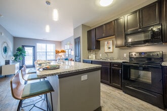 Mosaic at Levis Commons in Perrysburg, OH - Foto de edificio - Building Photo