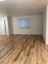 8121 E 36th Ave in Anchorage, AK - Building Photo - Building Photo