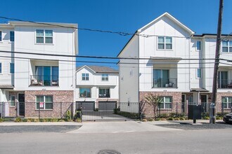 4919 Avenue J in Houston, TX - Foto de edificio - Building Photo