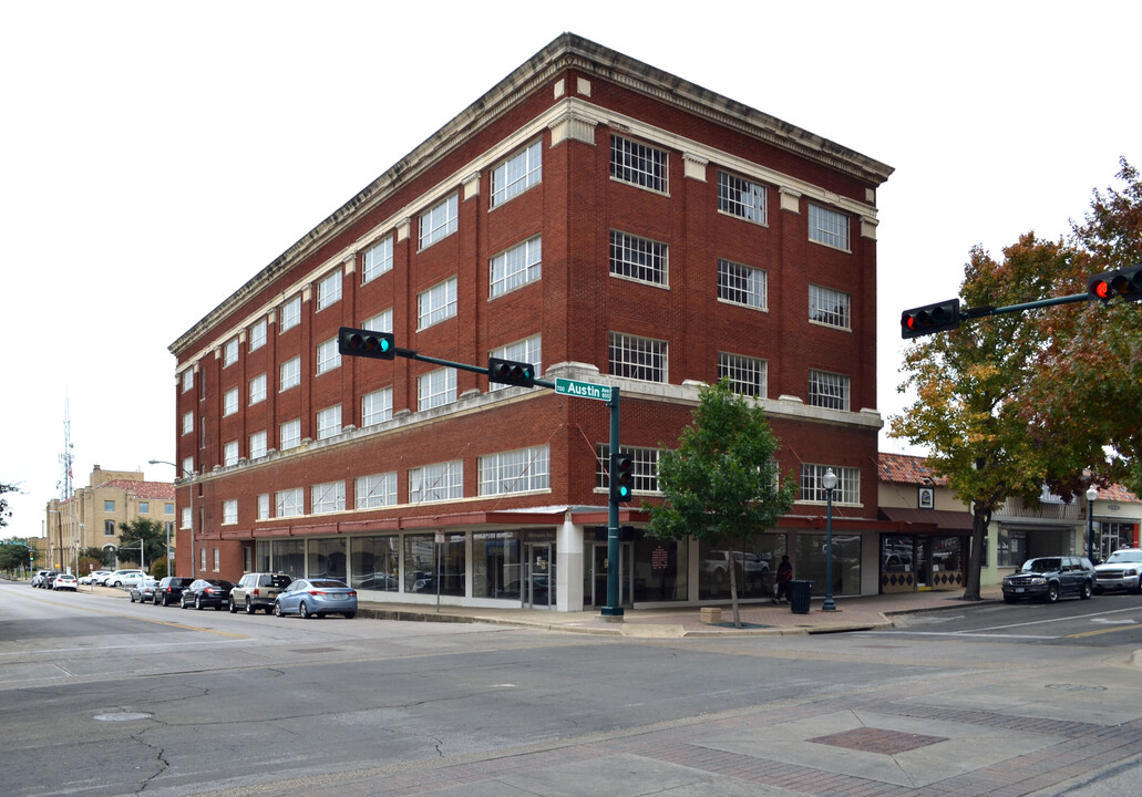 800 Austin Ave in Waco, TX - Building Photo