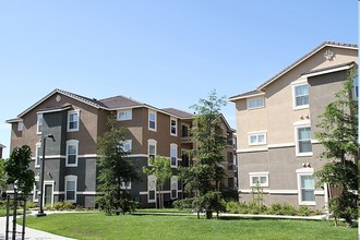 Norden Terrace Apartments in North Highlands, CA - Foto de edificio - Building Photo