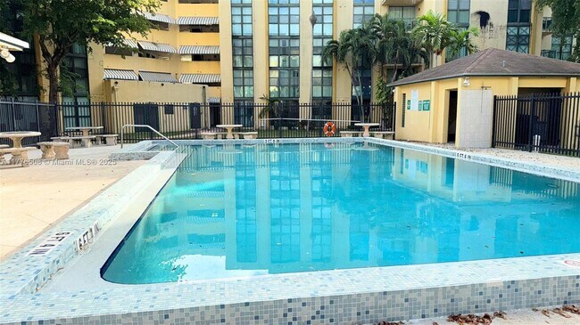 11780 SW 18th St in Miami, FL - Building Photo - Building Photo