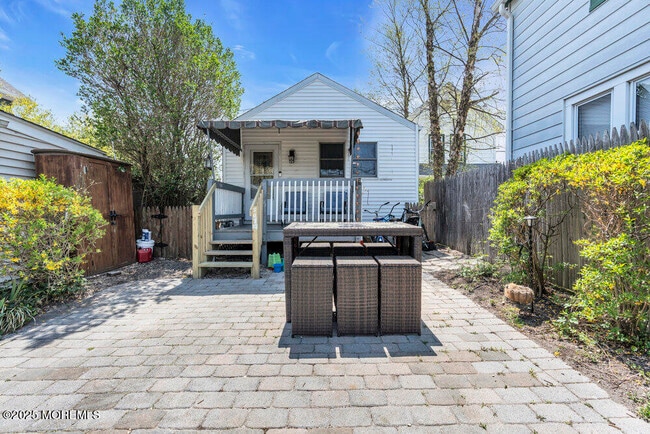 503 1/2 Park Pl Ave in Bradley Beach, NJ - Building Photo - Building Photo