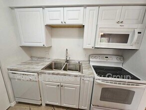 2855 Winkler Ave in Ft. Myers, FL - Building Photo - Building Photo
