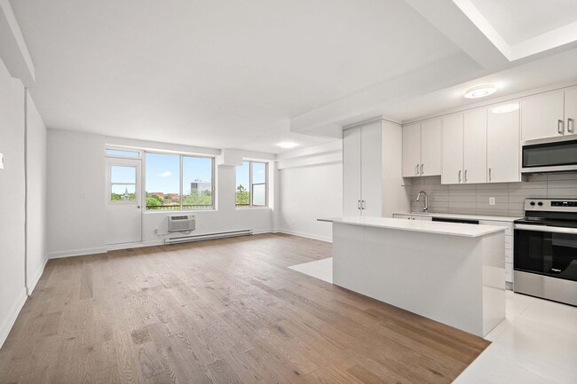 4775 Borden Av in Montréal, QC - Building Photo - Building Photo