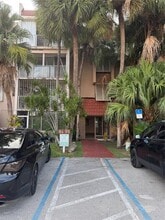 8405 NW 8th St in Miami, FL - Foto de edificio - Building Photo