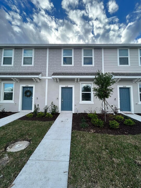 2064 Viewfinder St in Kissimmee, FL - Building Photo