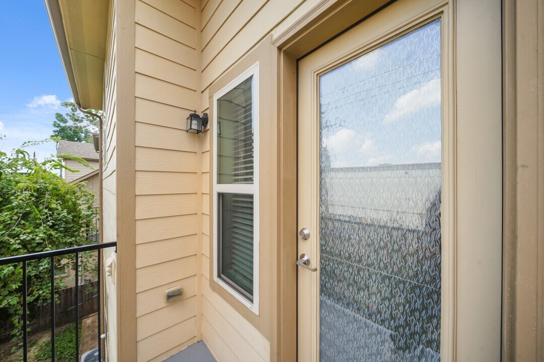1227 Creekside Acres Ct in Houston, TX - Foto de edificio